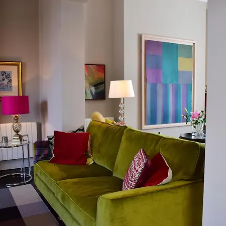 아파트 2 Bedroom Townhouse In City Centre