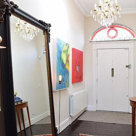 2 Bedroom Townhouse In City Centre * 더블린